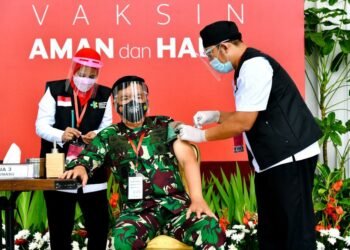 Panglima TNI: Tadi Pagi Saya Mendapat Suntikan Vaksin COVID-19