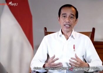 Jokowi Divaksin COVID-19 Pertama di Istana Merdeka