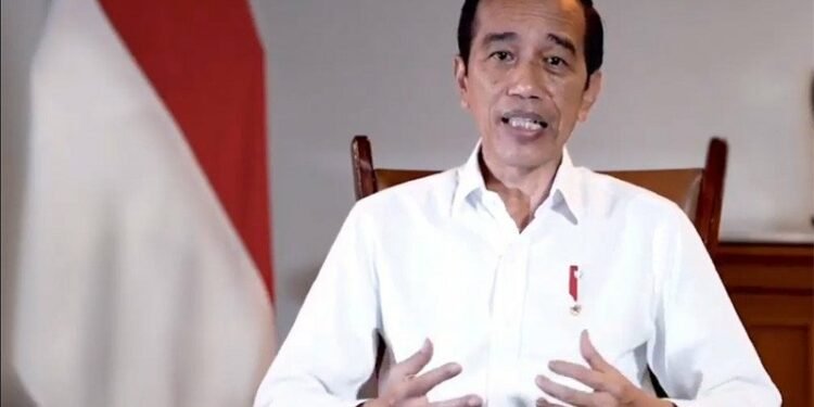 Jokowi Divaksin COVID-19 Pertama di Istana Merdeka