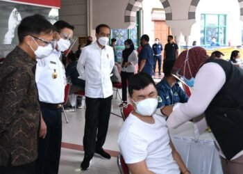 Vaksinasi Massal Pedagang di Pasar Tanah Abang