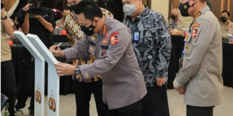 Polisi Meluncurkan Aplikasi Pengaduan Masyarakat