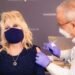 Trending: Dolly Parton Divaksin Covid-19 Hasil Donasinya