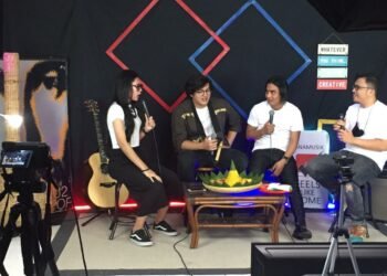 Charly Van Houten Jadi Produser Reva Narendra