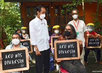 500 Seniman DIY Disuntik Vaksin Covid-19