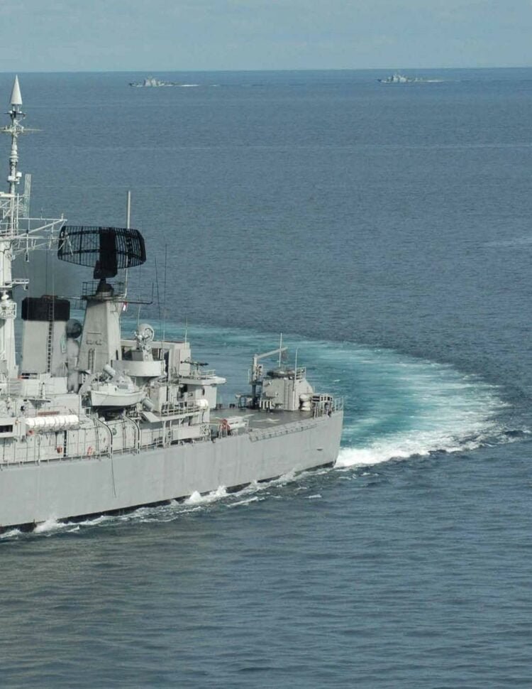TNI AL Kerahkan KRI Cucut Bantu SAR Kapal Tabrakan