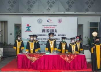 Wisuda Sarjana Transformasi Digital Dari Kampus InterStudi