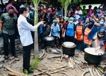 Jokowi Tinjau NTT Posko Pengungsi di Kabupaten Lembata
