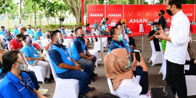 Jokowi Tinjau Vaksinasi di Bintan