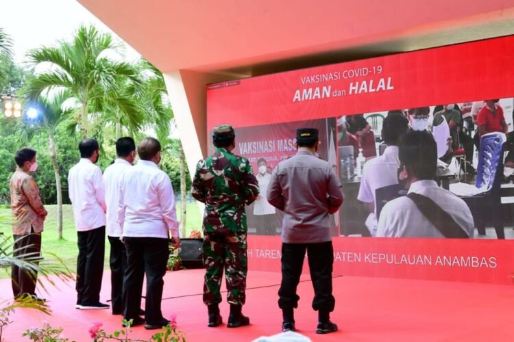 Jokowi Tinjau Vaksinasi di Bintan