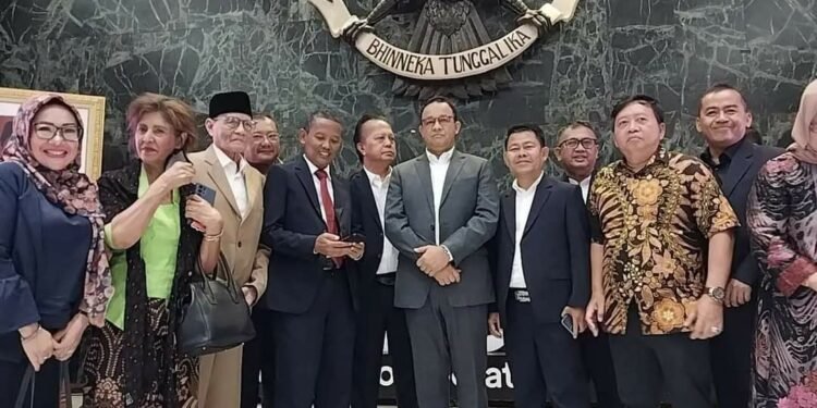 TERIMA PENGHARGAAN PWI JAYA, GUBERNUR ANIES: PEWARTA BANGUN EKOSISTEM SEHAT DI JAKARTA