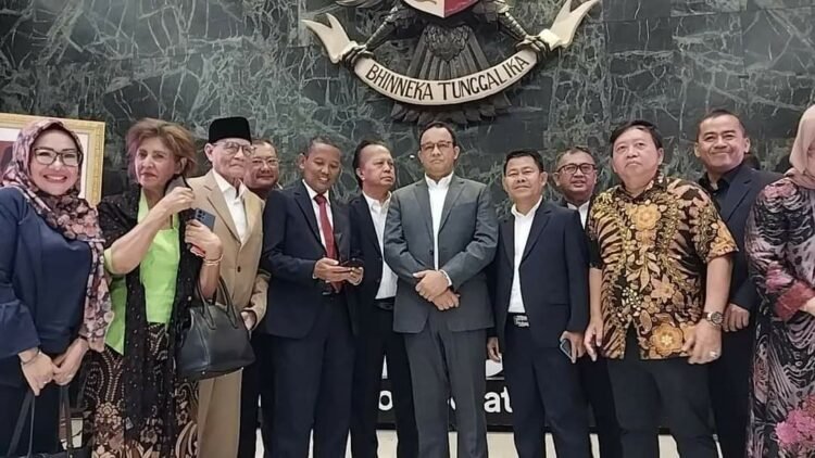TERIMA PENGHARGAAN PWI JAYA, GUBERNUR ANIES: PEWARTA BANGUN EKOSISTEM SEHAT DI JAKARTA