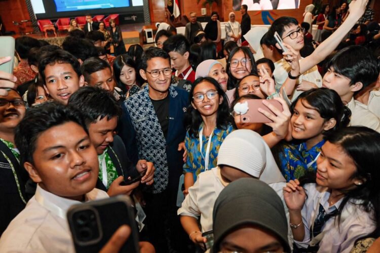 Menparekraf Sandiaga Uno Ajak Generasi Muda Perkuat Ekonomi Kreatif Menuju Indonesia Emas 2045