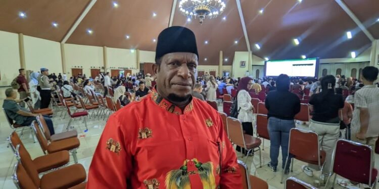 Abdul Kahar Yelipele Sujud Syukur saat Putranya Lulus Seleksi Akpol