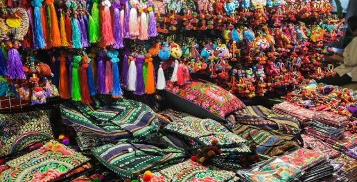 Berburu Cenderamata Autentik: Destinasi Wisata Unik di Indonesia