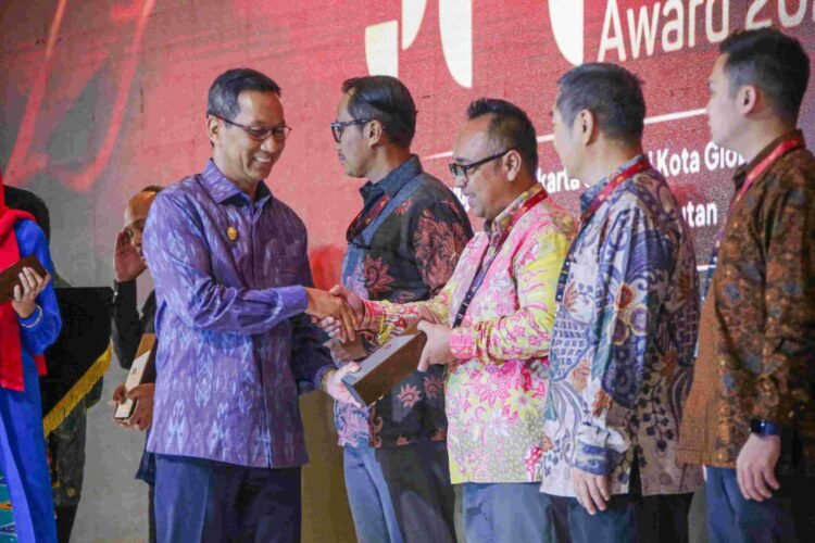 Serahkan Penghargaan JIA Tahun 2024, Pj. Gubernur Heru Dorong Iklim Investasi Berkelanjutan di Jakarta
