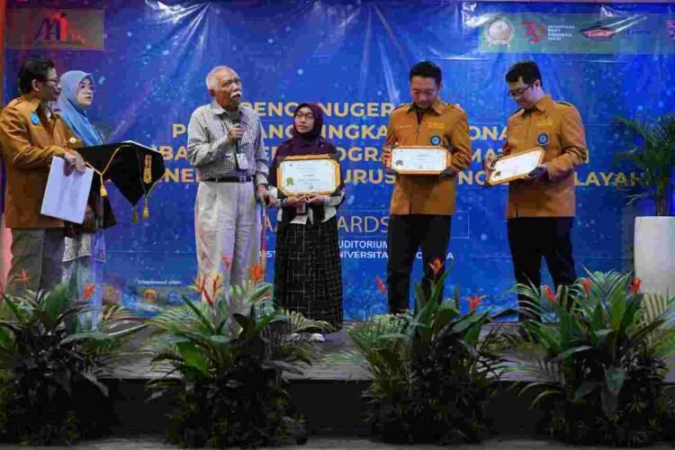 Dispusip DKI Jakarta Apresiasi Prestasi Asosiasi Kearsipan di AAI Awards 2024