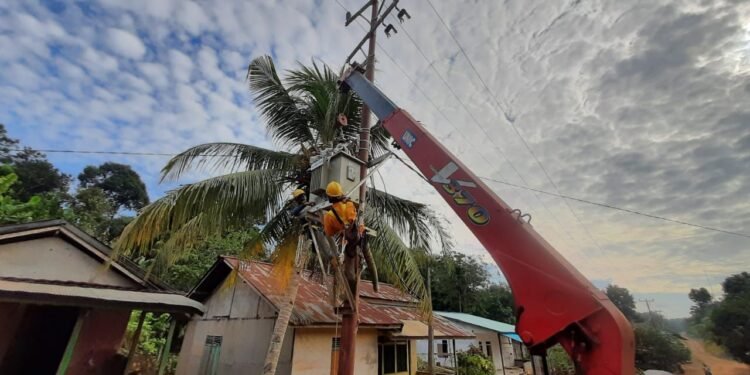 PLN Hadirkan Cahaya Kemerdekaan: 953 Warga di 7 Desa Pelosok Bengkayang, Kalbar Kini Nikmati Listrik