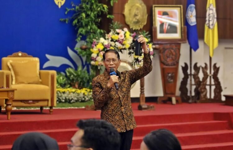 Dirut KAI Ajak Mahasiswa UNS Dukung SDGs dengan Gunakan Tumbler Non-Plastik