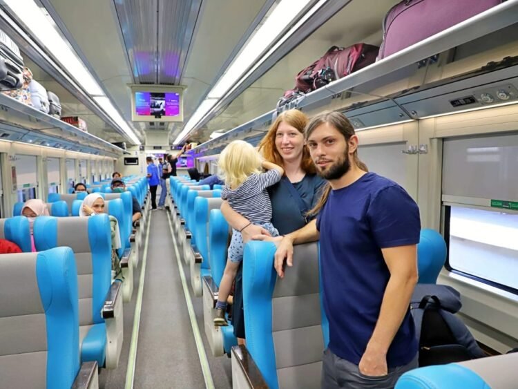 KAI Catat Tren Positif, 410 Ribu Wisatawan Asing Gunakan Kereta Api di 2024