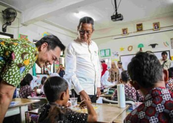 Pj. Gubernur Heru Tinjau Sembako Murah dan Uji Coba Makan Bergizi Gratis di Kelurahan Rawa Badak Utara