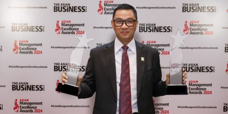 Dirut PLN Raih Penghargaan Tokoh Inspiratif Penggerak Transisi Energi