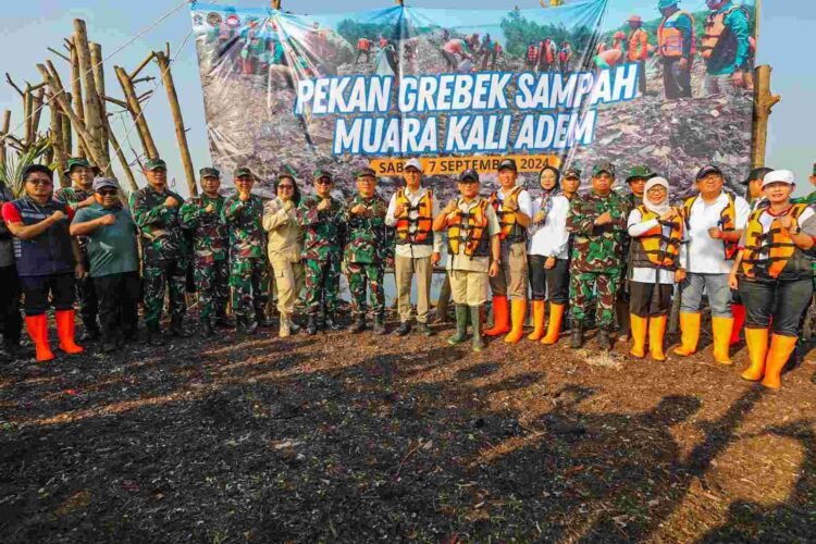 Pj. Gubernur Heru Budi Hartono Tinjau Pekan Grebek Sampah di Pluit