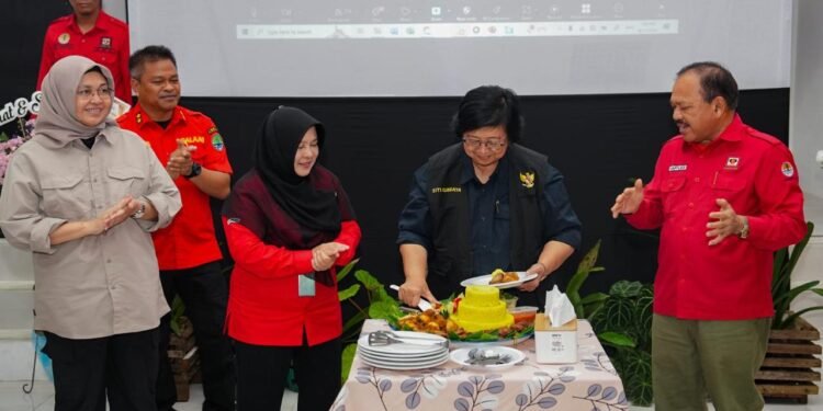 HUT Ke-22 Manggala Agni: Menteri LHK Siti Nurbaya Dianugerahi Gelar Ibu Patriot Langit Biru, Tekankan Kewaspadaan Karhutla