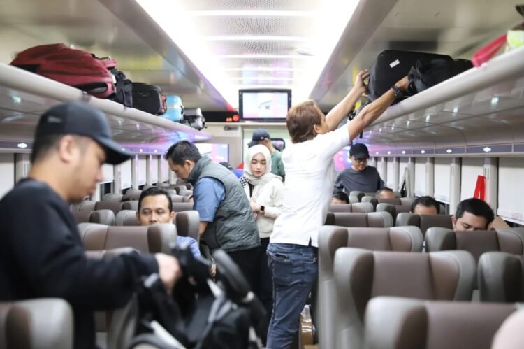Arus Balik Liburan Maulid Nabi: KAI Catat Penjualan 178.621 Tiket pada Hari Terakhir