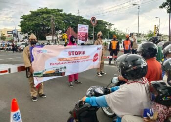 KAI Tegaskan Larangan Aktivitas di Jalur Rel Kereta Api demi Keselamatan