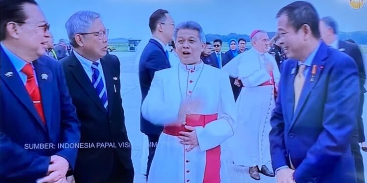 Mendarat di Bandara Soekarno Hatta, Paus Fransiskus Disambut Tokoh Gereja dan Pejabat Negara