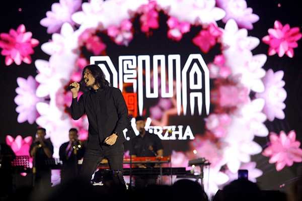 People Fest DPR, Dari Anak Muda Mudi Orang Tua Joget Bersama