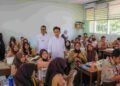 Pj. Gubernur Heru  Uji Coba Makan Bergizi Gratis Bersama Siswa SMA 70 Jakarta Selatan.
