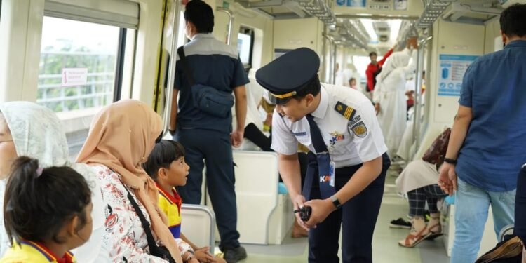 Train Attendant LRT Jabodebek: Pengawal Kenyamanan dan Keamanan di Layanan Transportasi Otomatis