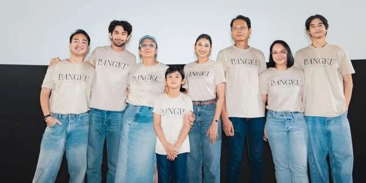 Mengangkat Kisah Perjuangan Perempuan, Reza Rahadian Menyiapkan Debut Film Panjang Pertama