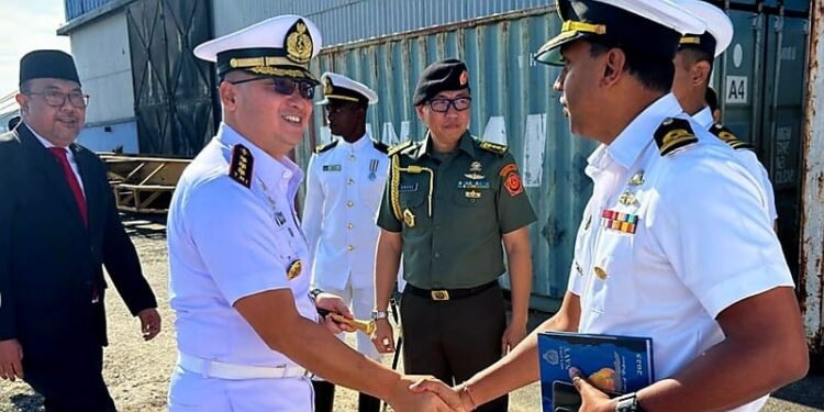 KRI Bung Tomo-357 Singgah di Sri Lanka Menuju Latihan Multinasional AMAN-25