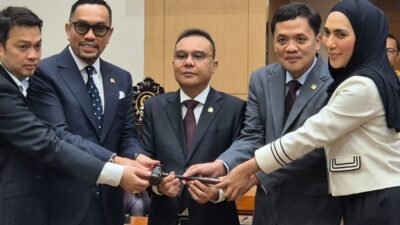 Ahmad Sahroni Kembali Dilantik ahmad sahroni kembali dilantik