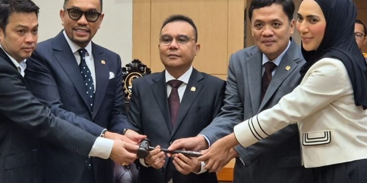 Ahmad Sahroni Kembali Dilantik ahmad sahroni kembali dilantik