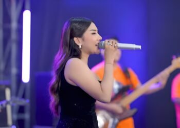 shinta gisul menampilkan lagu cinta mulia