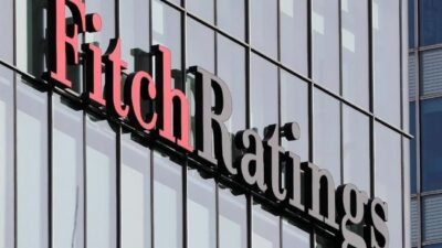 Fitch Turunkan Outlook Kredit RI.