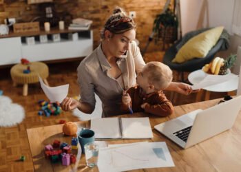 Working Mom & Kesehatan: 7 Cara Jaga Stamina dan Cantik di Tengah Kesibukan