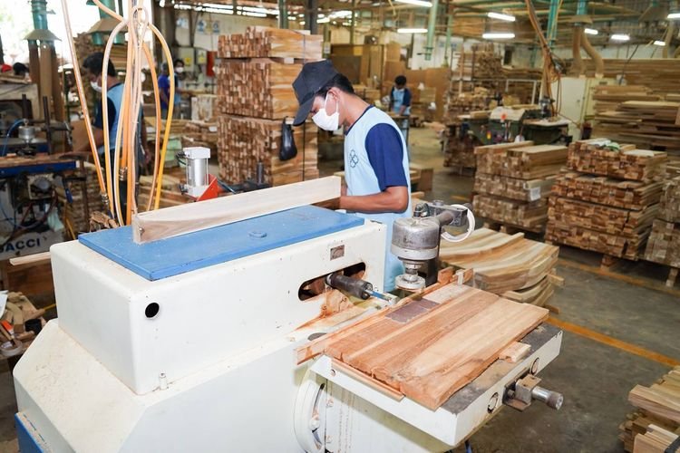 Industri Mebel Indonesia Terganggu Akibat Konflik Timur Tengah Industri Mebel Indonesia Terganggu Akibat Konflik Timur Tengah