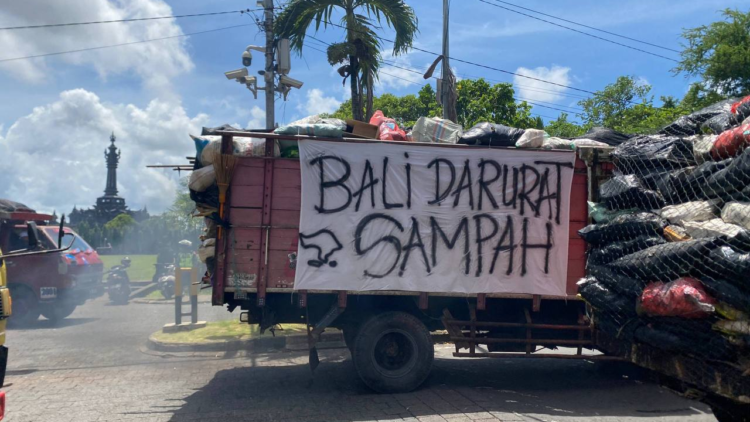 demo truk sampah di bali