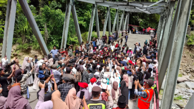 jembatan Enang-Enang hasil swadaya warga jembatan Enang-Enang hasil swadaya warga