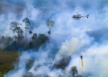 helikopter water bombing