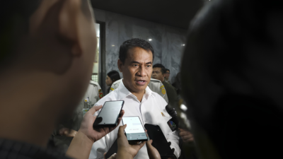Amran copot pejabat Kementan