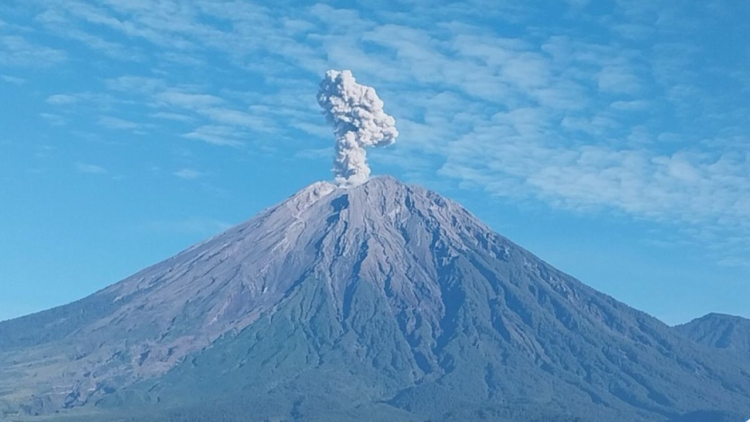 erupsi Semeru