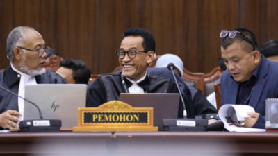 Denny Indrayana laporkan KPU