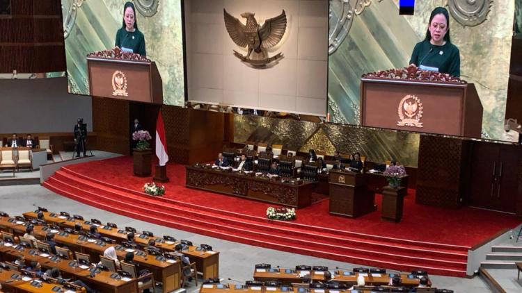 rapat paripurna DPR