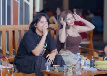 Dirantai Digelangi Rindu