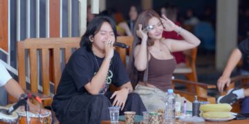 Dirantai Digelangi Rindu